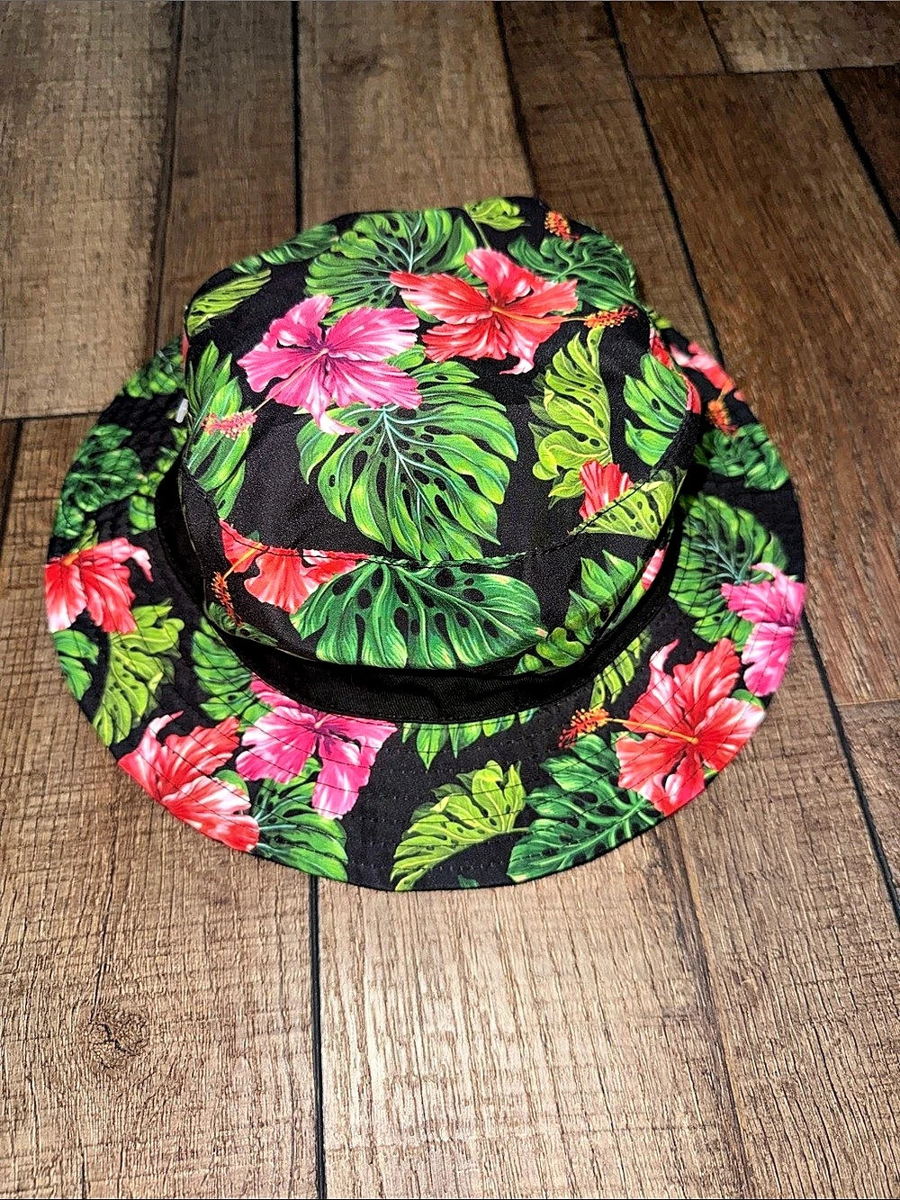 Hat Attack Floral Bucket Hat in Black & Green Like New